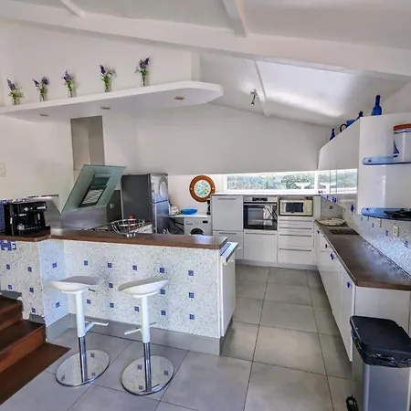 Ferienhaus Magnifique Maison Avec Piscine, Idealement Situee La Teste-de-Buch