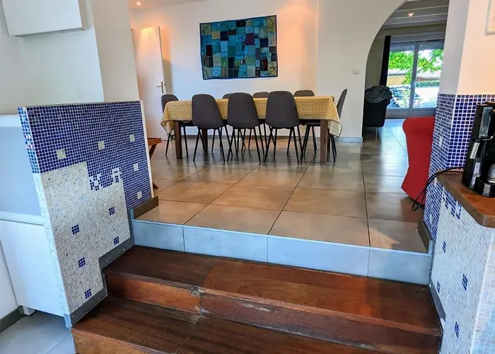 Magnifique Maison Avec Piscine, Idealement Situee