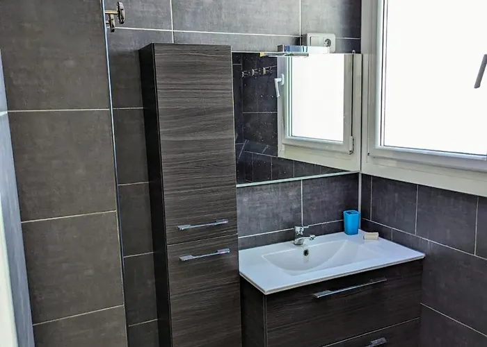 Magnifique Maison Avec Piscine, Idealement Situee Ferienhaus