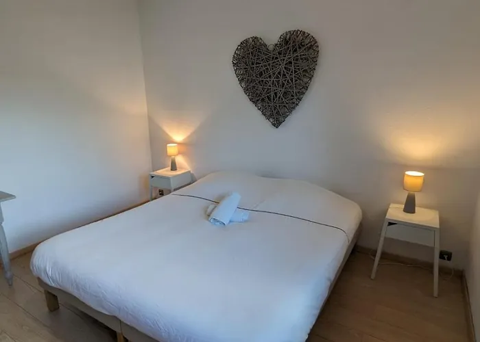 Magnifique Maison Avec Piscine, Idealement Situee