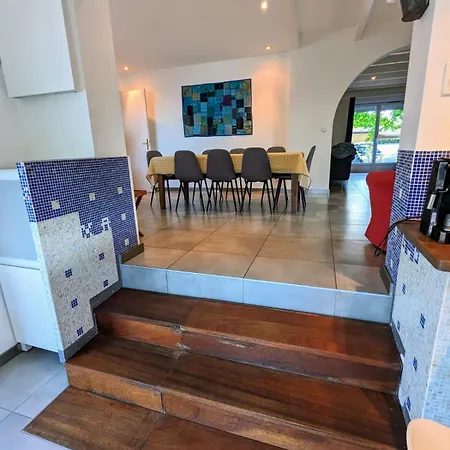 Magnifique Maison Avec Piscine, Idealement Situee