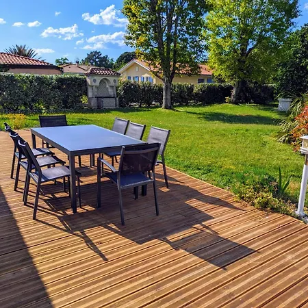 Magnifique Maison Avec Piscine, Idealement Situee Holiday home *