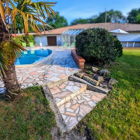 Holiday home Magnifique Maison Avec Piscine, Idealement Situee *